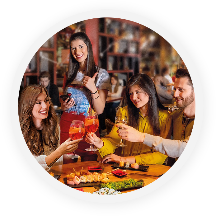Happy Bar & Grill е верига ежедневни ресторанти, с 30 годишна история, стартираща в навечерието на Коледа 1994 г., като към днешна дата има вече 23 ресторанта Happy Bar & Grill в големите градове и националната пътна мрежа в страната, с наложени стандарти на обслужване и интериор.
Веригата е представена и извън страната с 2 ресторанта в Испания, Барселона, 1 ресторант в Лондон на емблематичния Piccadilly Circus, както и с новооткрития през 2024 ресторант в Букурещ.
Благодарение на съчетанието на качество на храна, висок стандарт на обслужване и добавена стойност като забавление и цялостна атмосфера, в България марката Happy Bar & Grill е най-силната в класа си и за 15 поредни години печели наградата Любима марка и за петнадесета поредна година печели наградата на Асоциацията на хотелиерите и ресторантьорите в България за „Най-успешна ресторантьорска верига”.
Happy Bar & Grill е верига ежедневни ресторанти, с 30 годишна история, стартираща в навечерието на Коледа 1994 г., като към днешна дата има вече 23 ресторанта Happy Bar & Grill в големите градове и националната пътна мрежа в страната, с наложени стандарти на обслужване и интериор.
Веригата е представена и извън страната с 2 ресторанта в Испания, Барселона, 1 ресторант в Лондон на емблематичния Piccadilly Circus, както и с новооткрития през 2024 ресторант в Букурещ.
Благодарение на съчетанието на качество на храна, висок стандарт на обслужване и добавена стойност като забавление и цялостна атмосфера, в България марката Happy Bar & Grill е най-силната в класа си и за 15 поредни години печели наградата Любима марка и за петнадесета поредна година печели наградата на Асоциацията на хотелиерите и ресторантьорите в България за „Най-успешна ресторантьорска верига”.